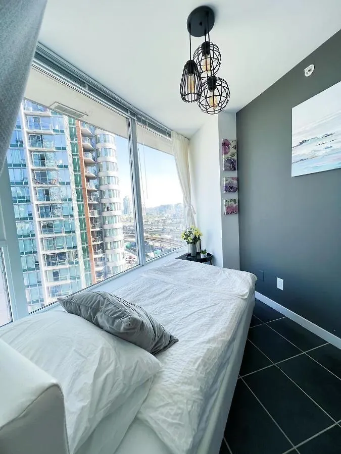 Downtown 4Bd 2Ba View Skytrain 2 Free Parking Apartment Vancouver