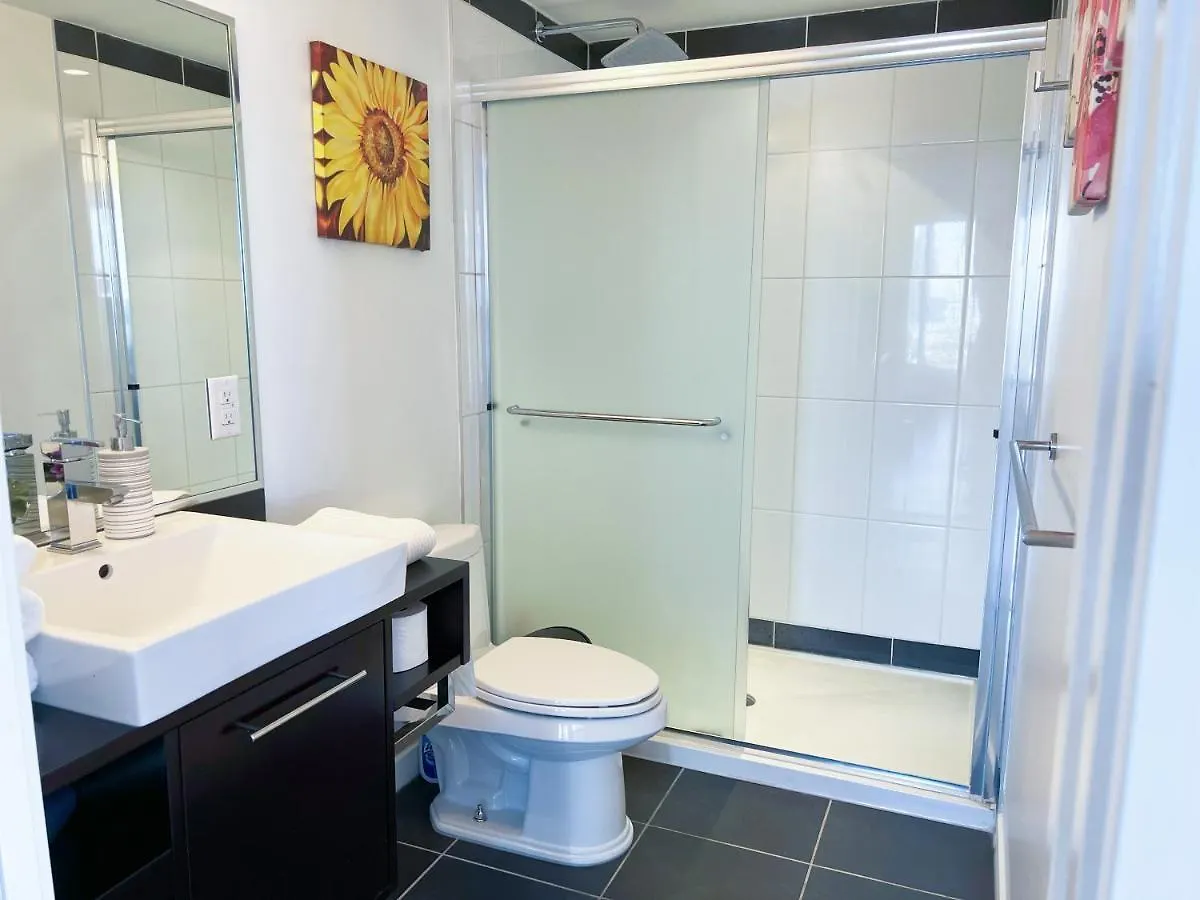 Downtown 4Bd 2Ba View Skytrain 2 Free Parking Apartment Vancouver