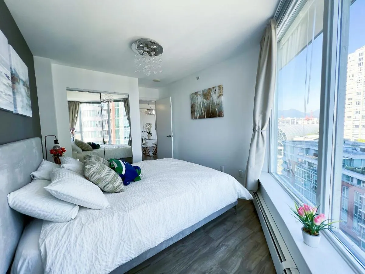 Downtown 4Bd 2Ba View Skytrain 2 Free Parking Apartment Vancouver