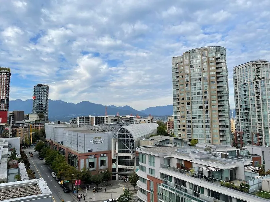Downtown 4Bd 2Ba View Skytrain 2 Free Parking Apartment Vancouver