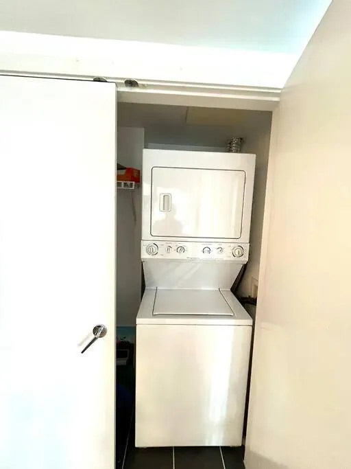 Downtown 4Bd 2Ba View Skytrain 2 Free Parking Apartment Vancouver