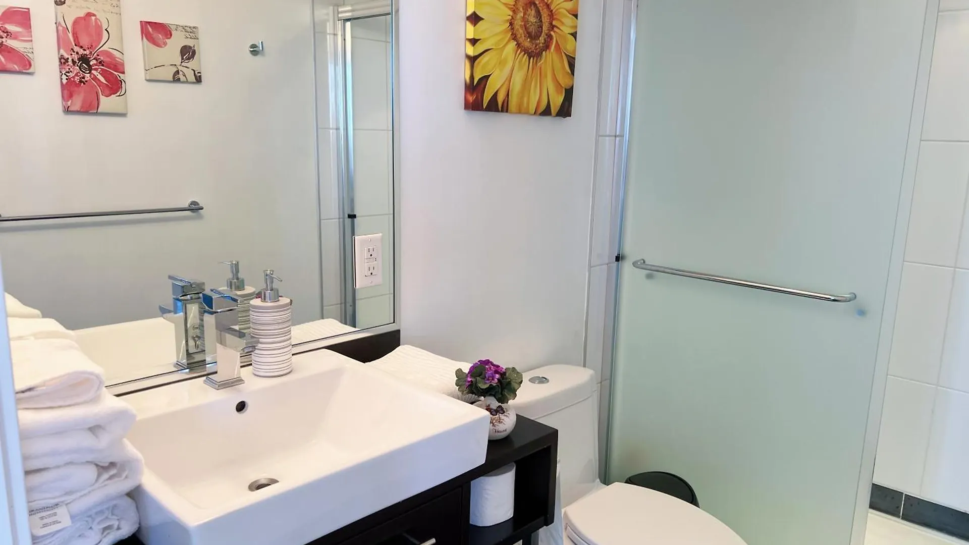 Downtown 4Bd 2Ba View Skytrain 2 Free Parking Apartment Vancouver