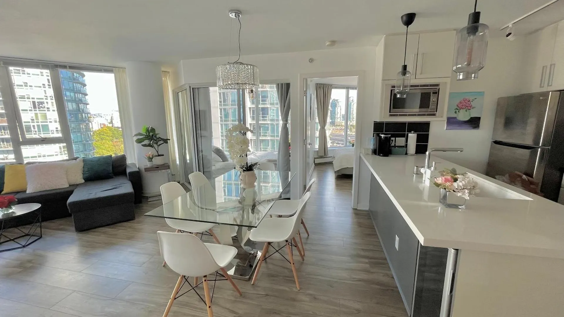 Downtown 4Bd 2Ba View Skytrain 2 Free Parking Apartment Vancouver
